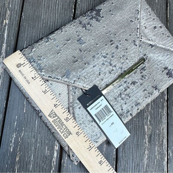 BCBGMAXAZRIA Silver Gold Harlow Envelope Clutch NWT - Picture 10 of 10